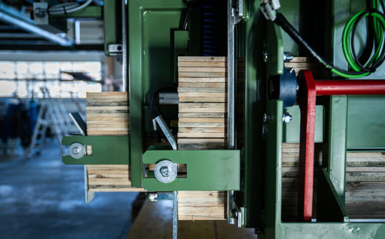 Automatisierte Anlage zur Schnittholzverarbeitung und Schnittholzsortierung im Sägewerk