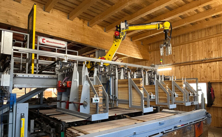 Industrieroboter für automatisierte Holzverarbeitung und Holzmanipulation